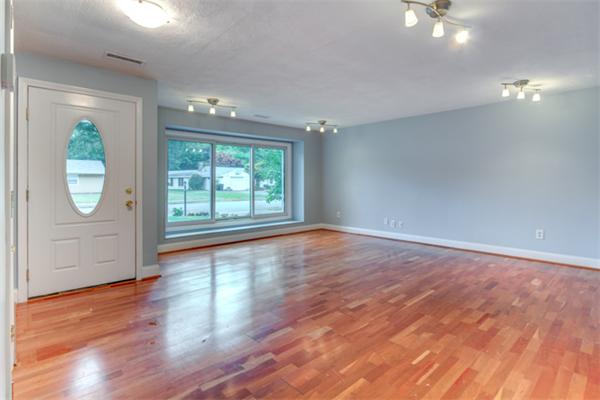 20 Larnis Road Framingham, MA 01701 - Photo 4 of 20