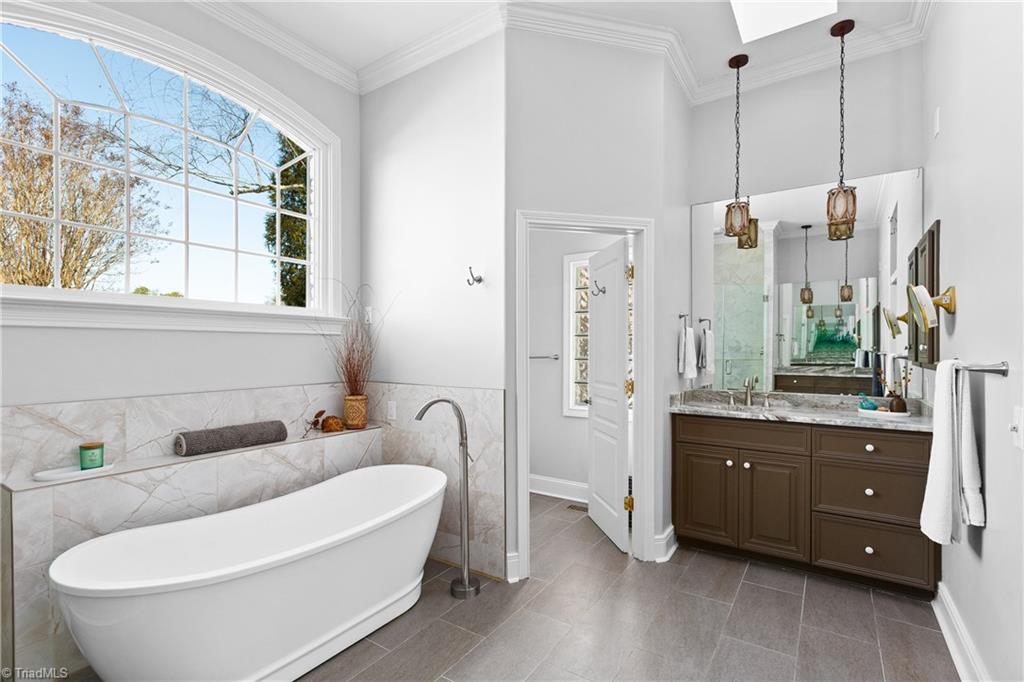 4200 Lupton Court High Point, NC 27262 - Photo 18 of 50 Primary Bathroom