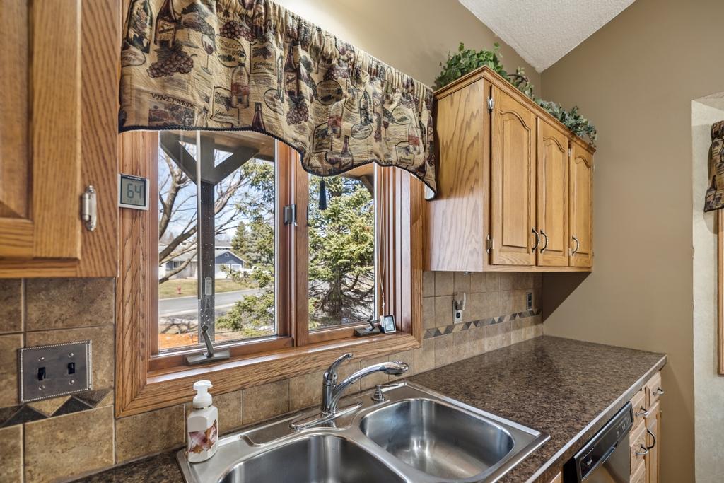 3495 Spruce Trail Southwest Prior Lake, MN 55372 - Photo 7 of 46