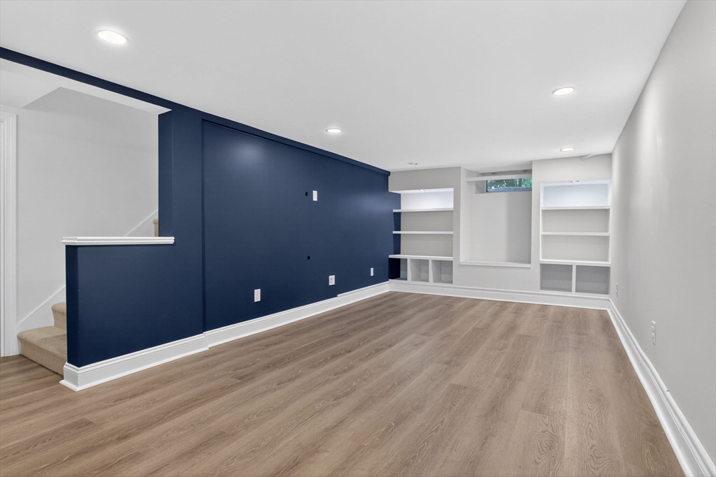 35 Cleveland Road Wellesley, MA 02481 - Photo 15 of 18