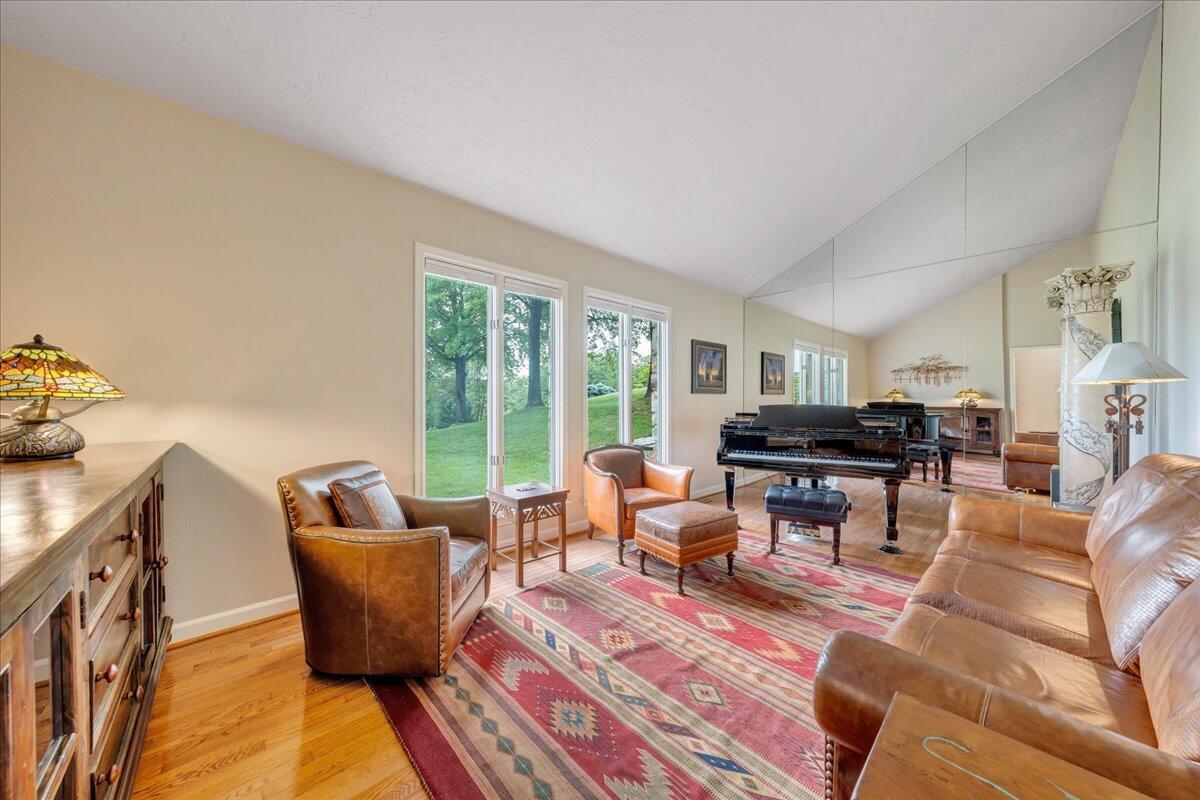 5319 McVitty Road Roanoke, VA 24018 - Photo 12 of 87 012-MIB05135