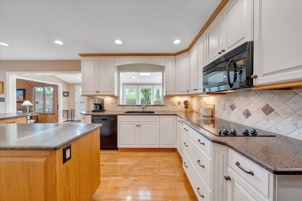 5319 McVitty Road Roanoke, VA 24018 - Photo 27 of 87 027-MIB05186