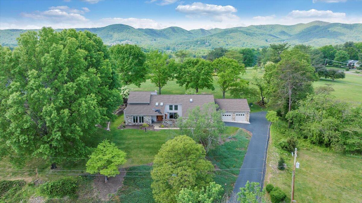5319 McVitty Road Roanoke, VA 24018 - Photo 67 of 87 075-DJI_20250502111949_0001_D_MIB