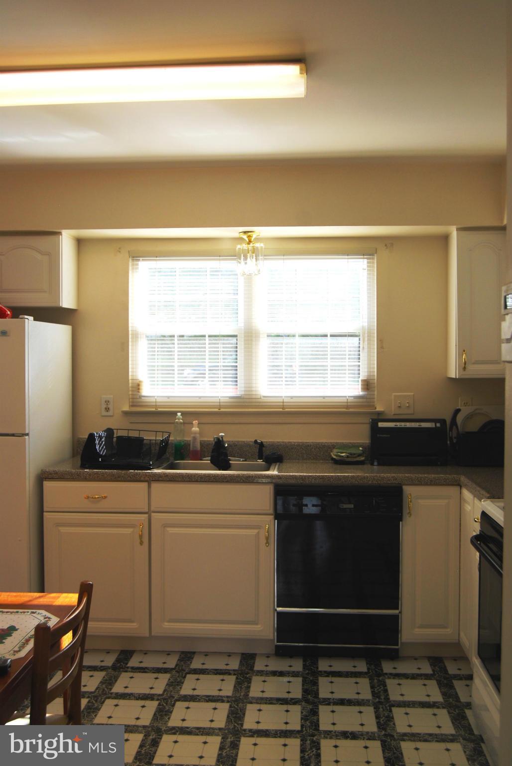 13030 Country Ridge Drive Germantown, MD 20874 - Photo 12 of 16 Kitchen