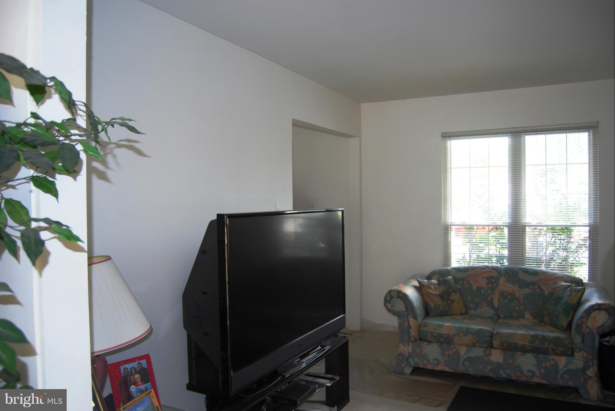 13030 Country Ridge Drive Germantown, MD 20874 - Photo 10 of 16 Family Room