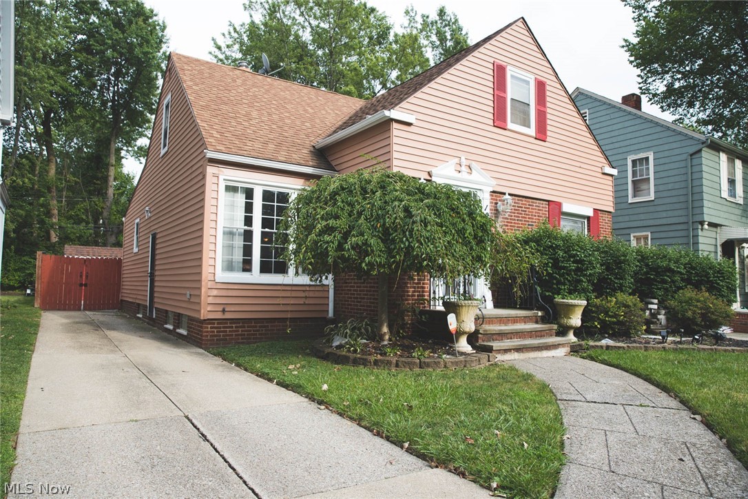 1953 Revere Road Cleveland, OH 44118 - Photo 3 of 34 Gallery Image 3