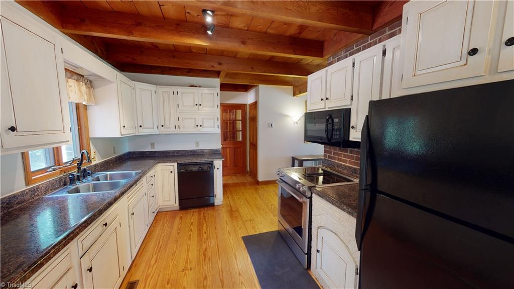338 Key Road Ararat, NC 27007 - Photo 10 of 30 Gallery Image 10