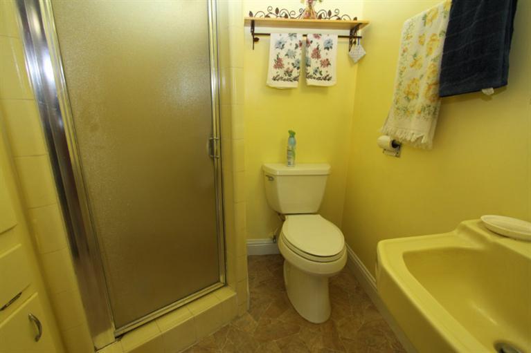 673 West Shoemake Avenue Reedley, CA 93654 - Photo 12 of 51 Gallery Image 12