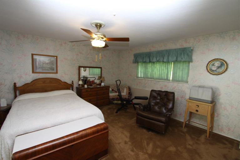 673 West Shoemake Avenue Reedley, CA 93654 - Photo 17 of 51 Gallery Image 17