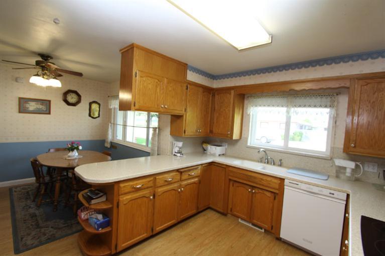 673 West Shoemake Avenue Reedley, CA 93654 - Photo 6 of 51 Gallery Image 6