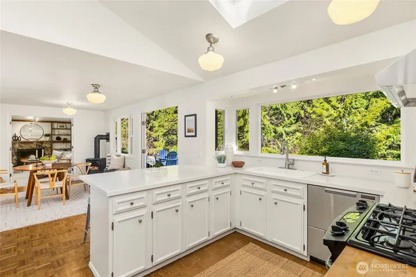 $1,188,000 | 6490 Northeast Dapple Court, Bainbridge Island, WA 98110