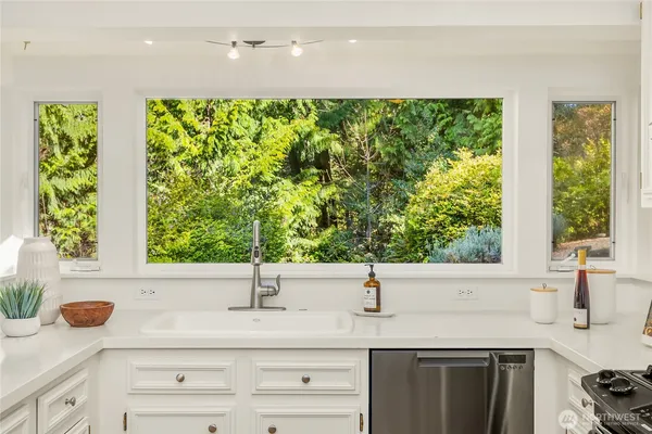 $1,188,000 | 6490 Northeast Dapple Court, Bainbridge Island, WA 98110