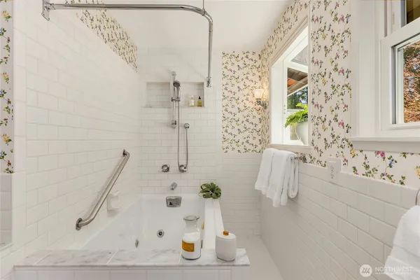 $1,188,000 | 6490 Northeast Dapple Court, Bainbridge Island, WA 98110