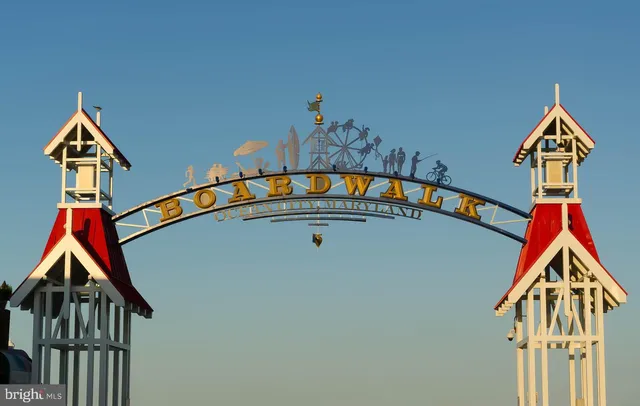 a view of entryway with outdoor space