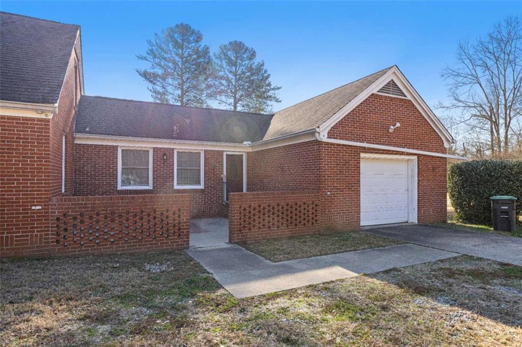 614 Burnett Ferry Road Southwest Rome, GA 30165 - Photo 25 of 29 a front view of a house with a yard and garage