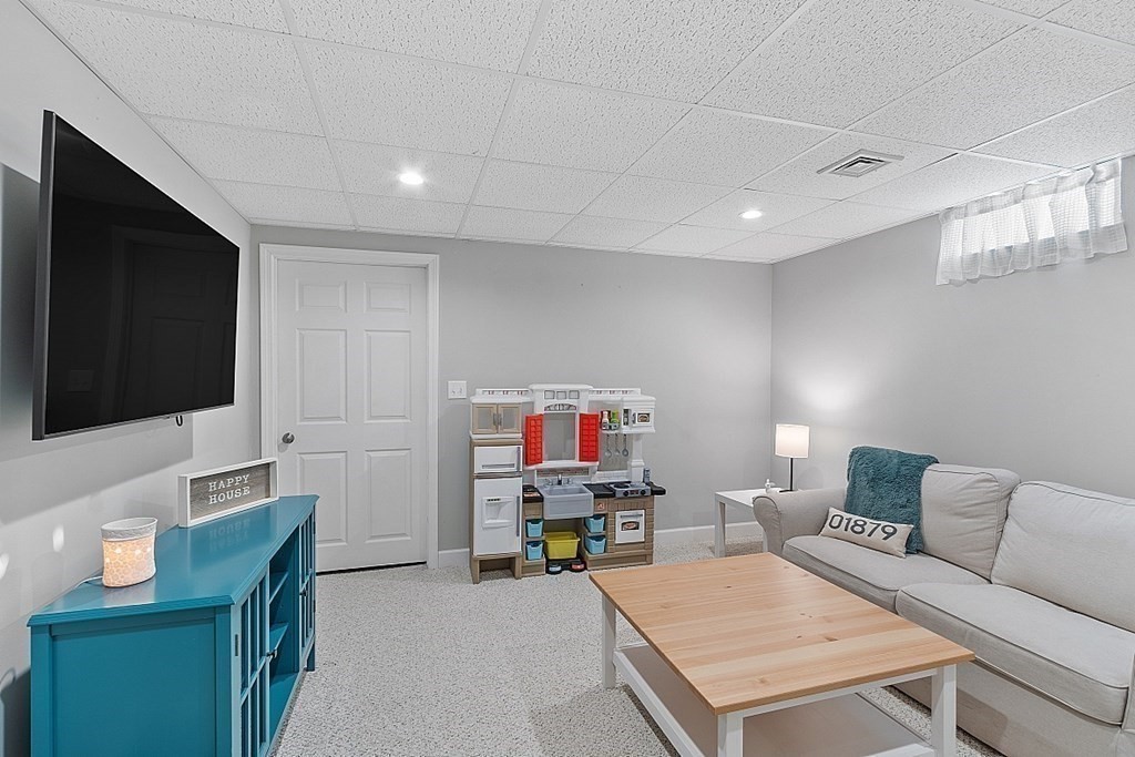 8 Riley Road, Unit 8 Tyngsboro, MA 01879 - Photo 26 of 34