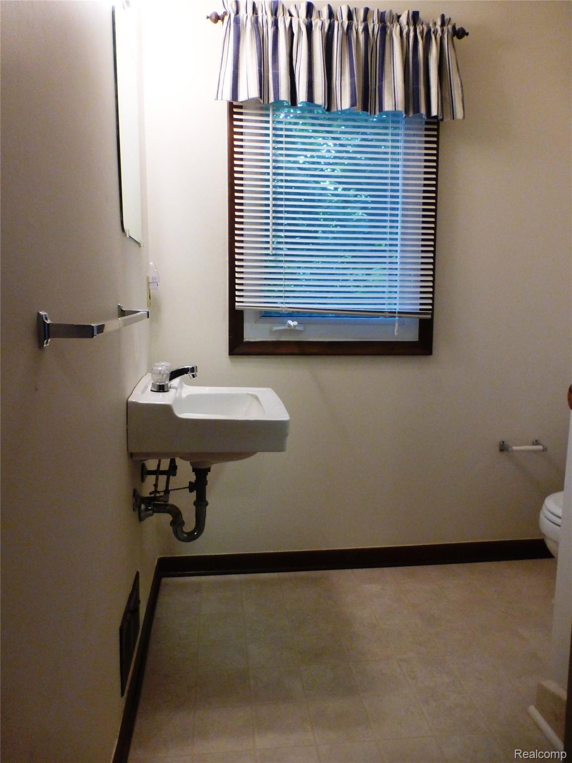 736 Wilwood Road Rochester, MI 48309 - Photo 27 of 47 27.JPG