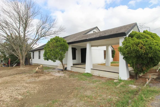 $2,200 | 8102 U Highway North, Lockhart, TX 78644
