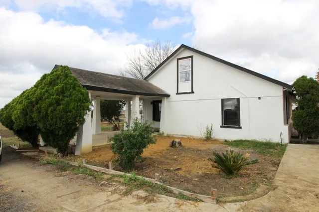 $2,200 | 8102 U Highway North, Lockhart, TX 78644