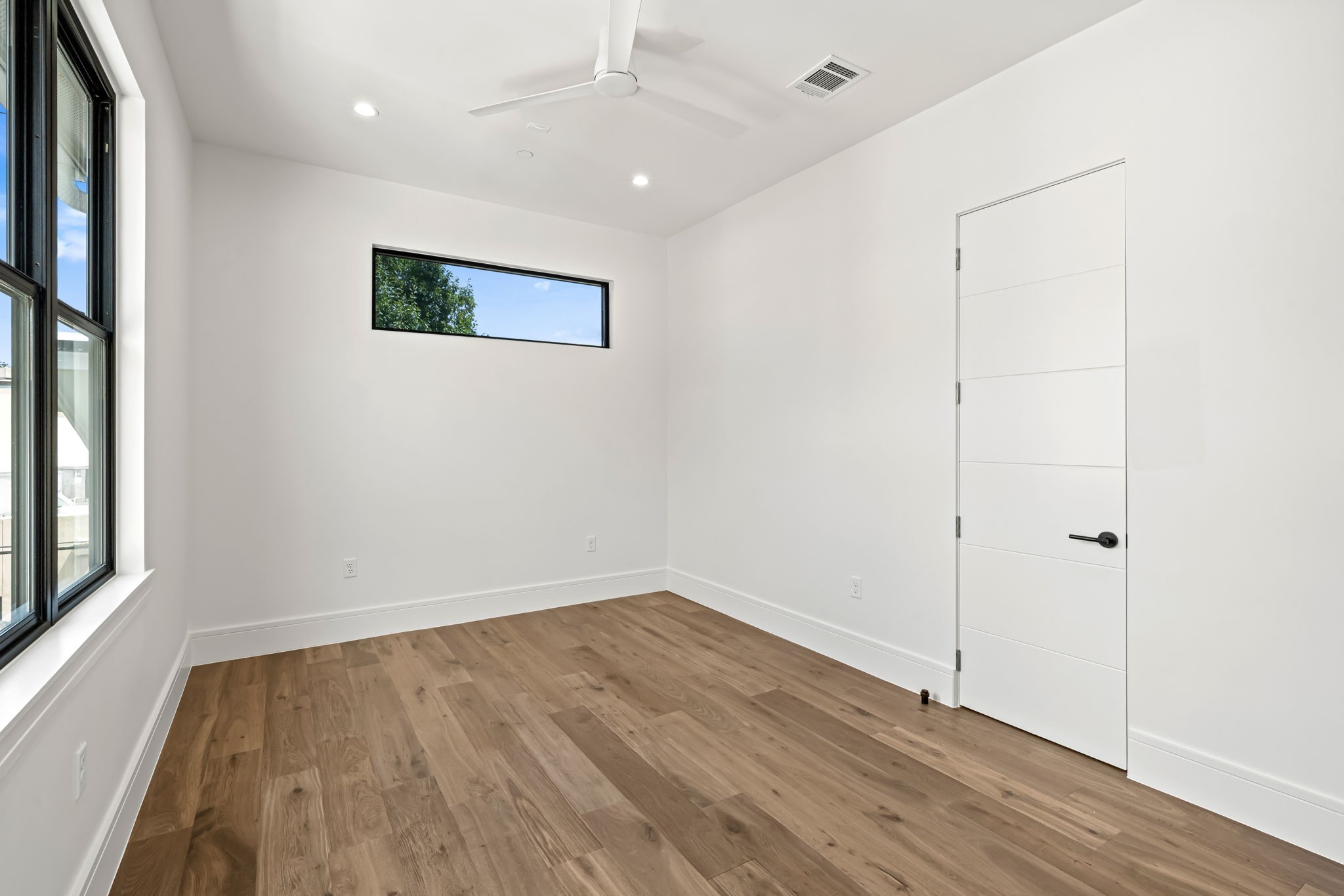 4814 Locust Street Bellaire, TX 77401 - Photo 27 of 42 Secondary Bedroom