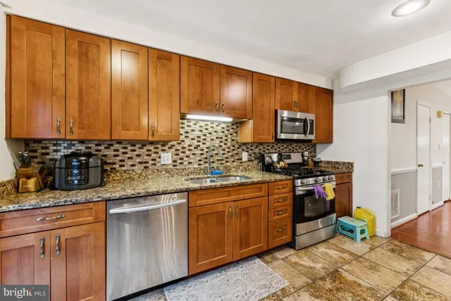 $2,800 | 14430 Bakersfield Court, Silver Spring, MD 20906