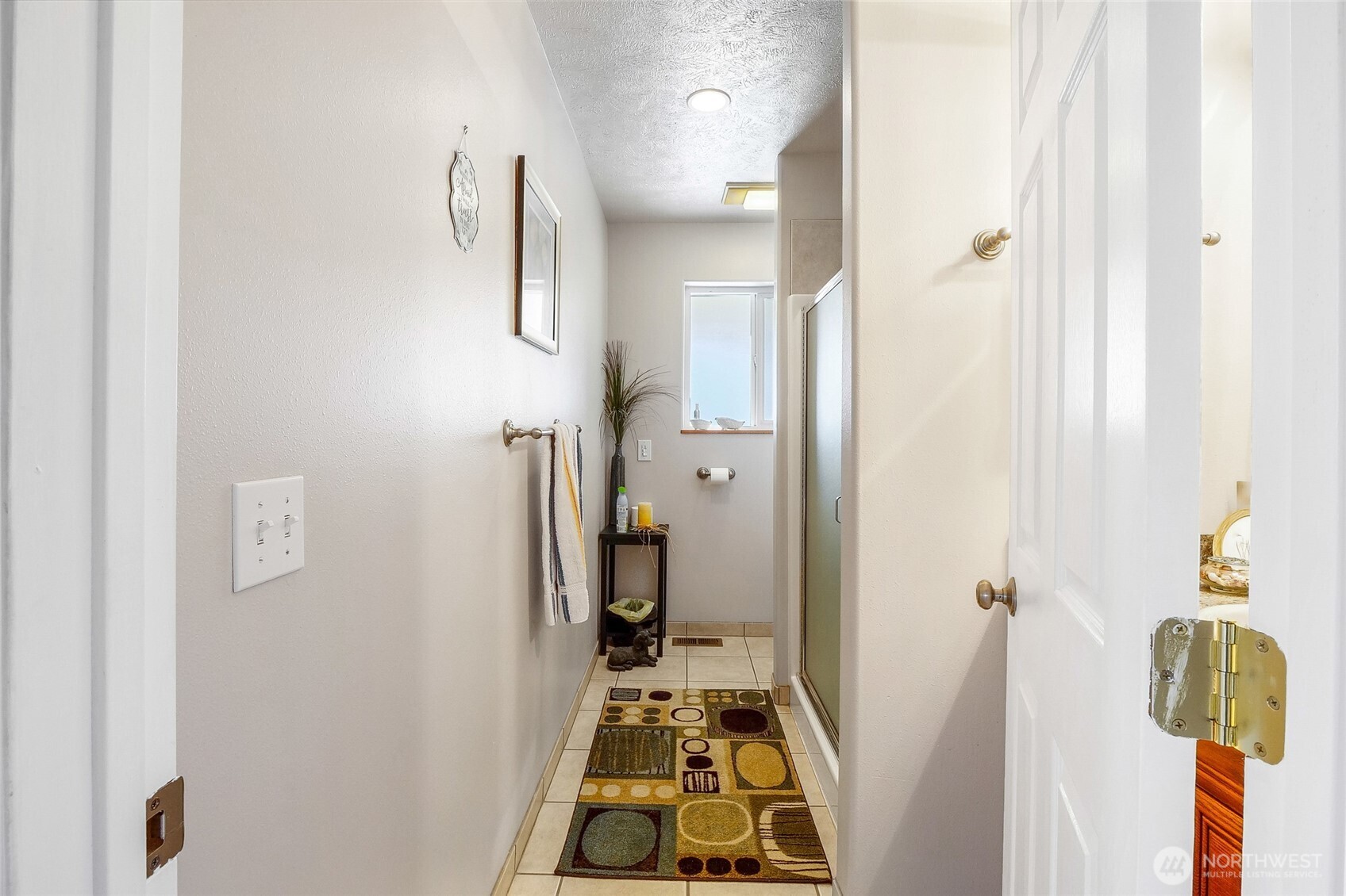 45220 Rantz Park Lane North Wilbur, WA 99185 - Photo 20 of 39 a bathroom with a sink and shower