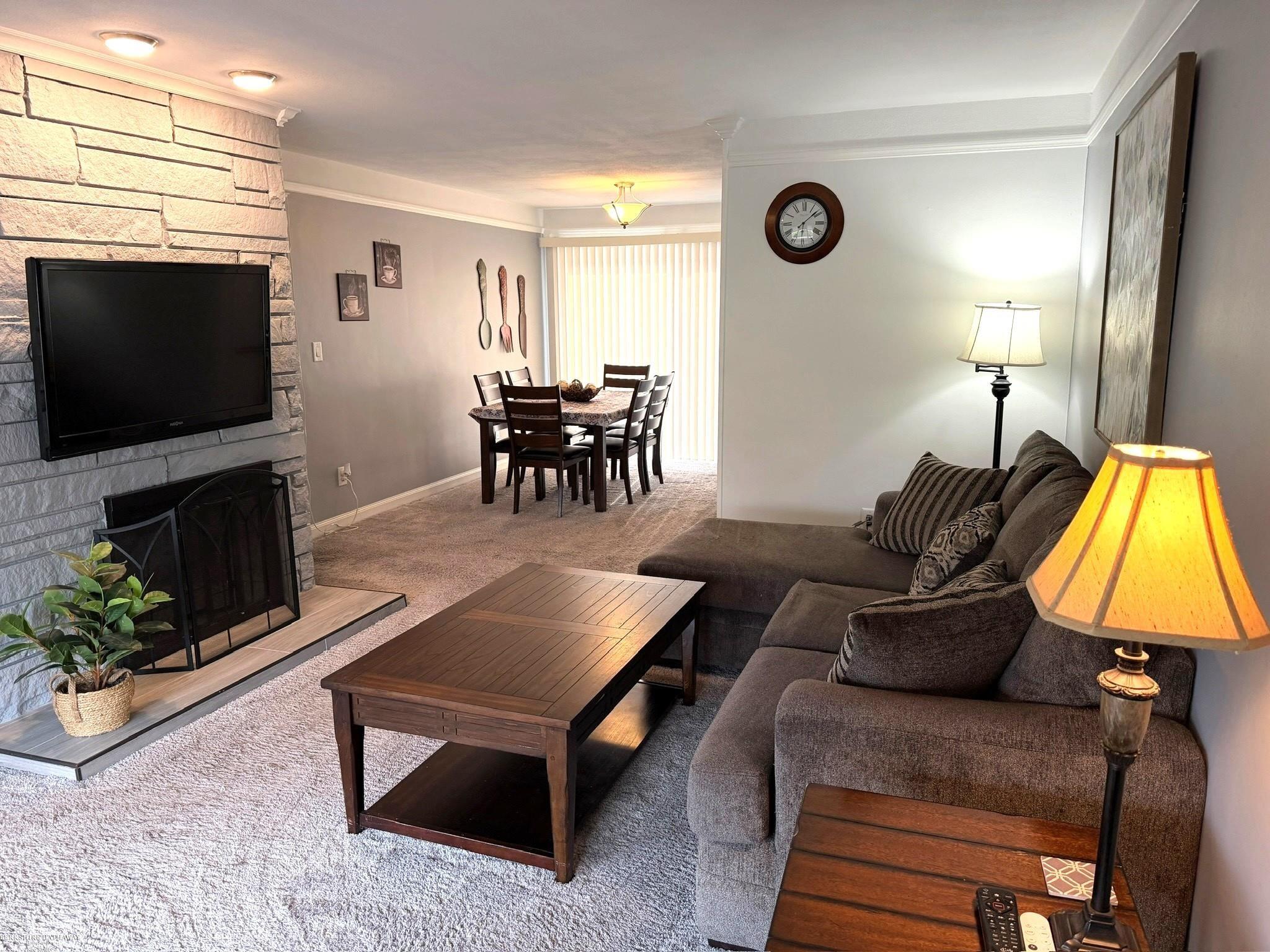 28357 New Castle Road Farmington, MI 48331 - Photo 18 of 46 50203049-ce6b729e-1cf4-4823-bb7b-9531a43ea2e3.JPG