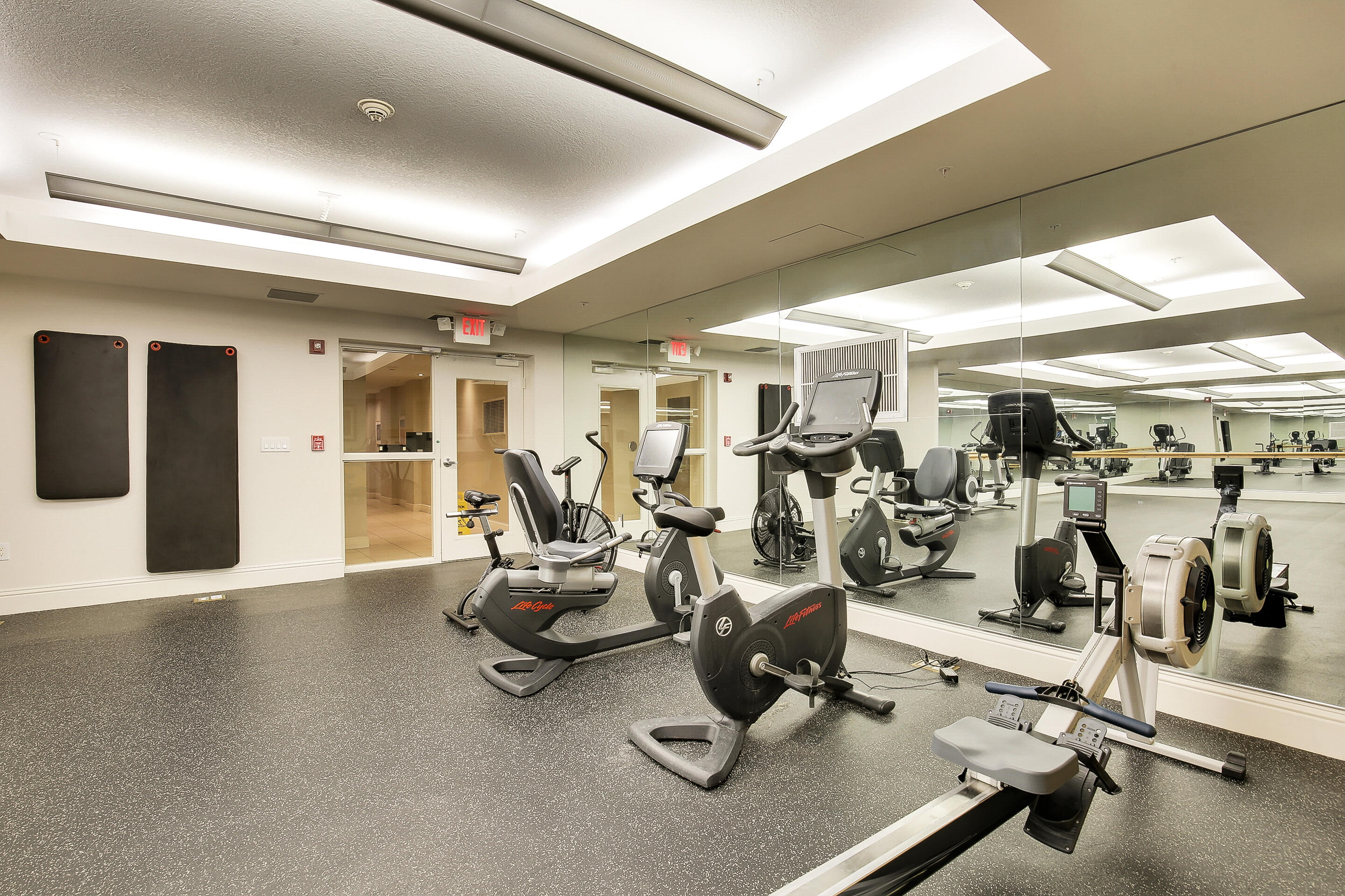610 Clematis Street, Unit 736 West Palm Beach, FL 33401 - Photo 6 of 37 a view of a room with gym equipment