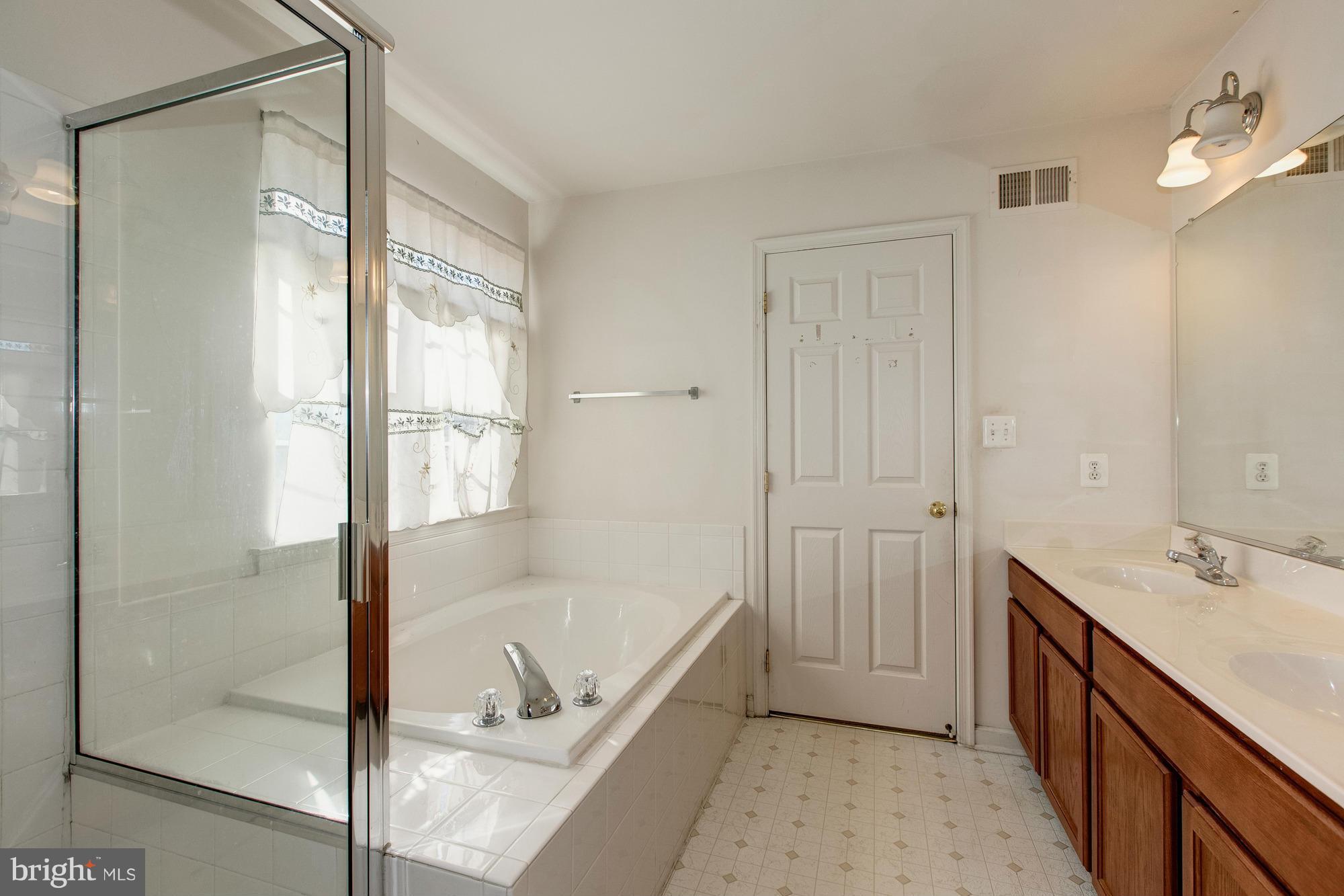 9309 Decatur Place Laurel, MD 20723 - Photo 13 of 28 Bath (Master)