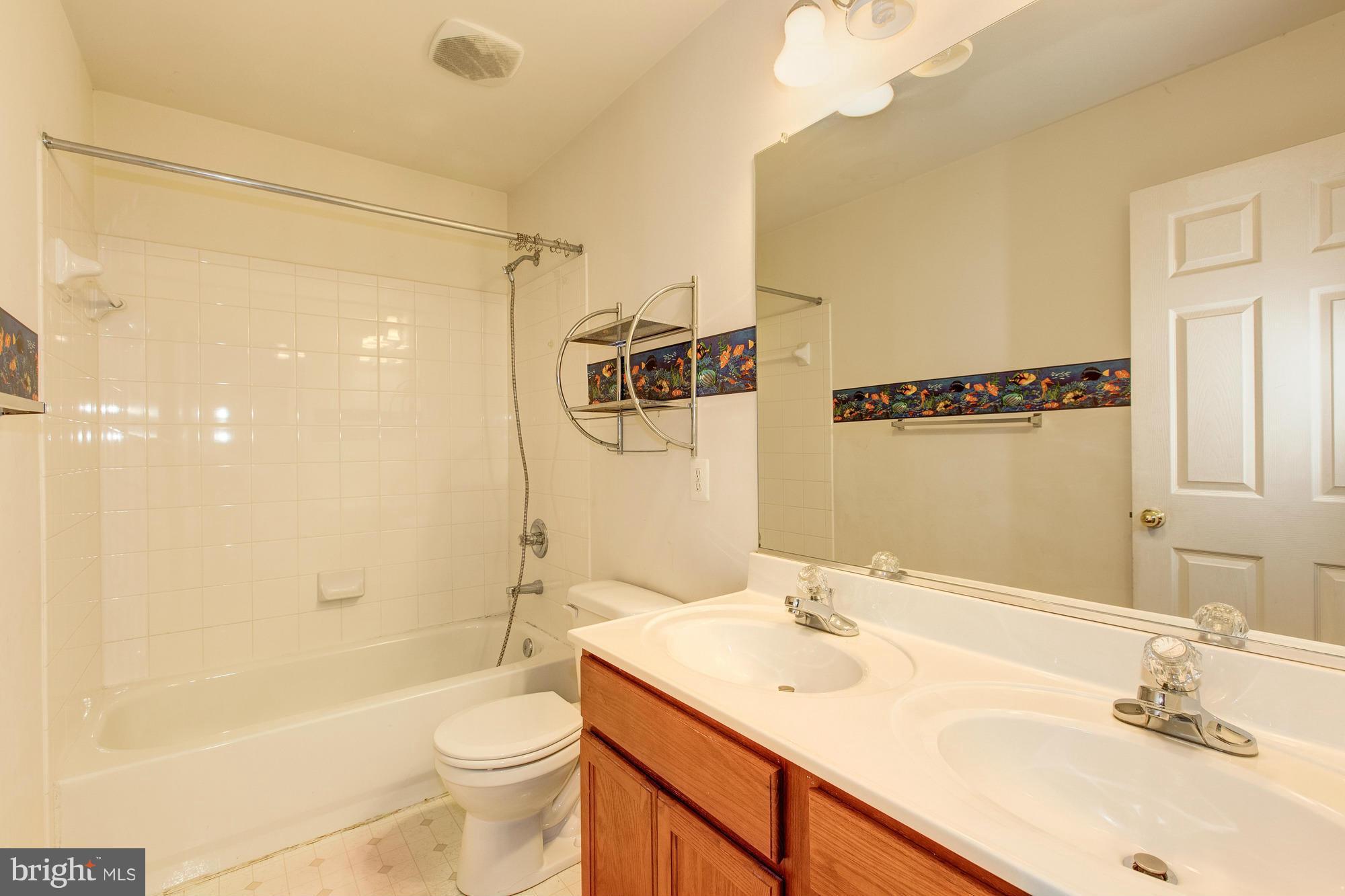 9309 Decatur Place Laurel, MD 20723 - Photo 17 of 28 Bath