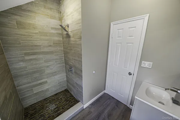 $3,100 | 158 Oldfield Avenue, Amityville, NY 11701