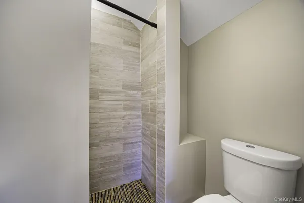 $3,100 | 158 Oldfield Avenue, Amityville, NY 11701