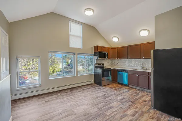 $3,100 | 158 Oldfield Avenue, Amityville, NY 11701