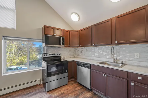 $3,100 | 158 Oldfield Avenue, Amityville, NY 11701