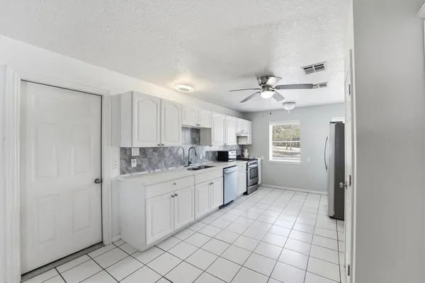 $3,500 | 13392 Southshore Drive, Conroe, TX 77304