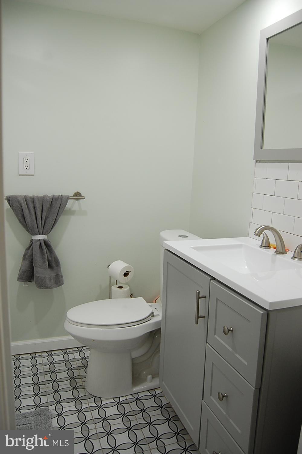 7049 Radbourne Road Upper Darby, PA 19082 - Photo 11 of 13 Apt Bath