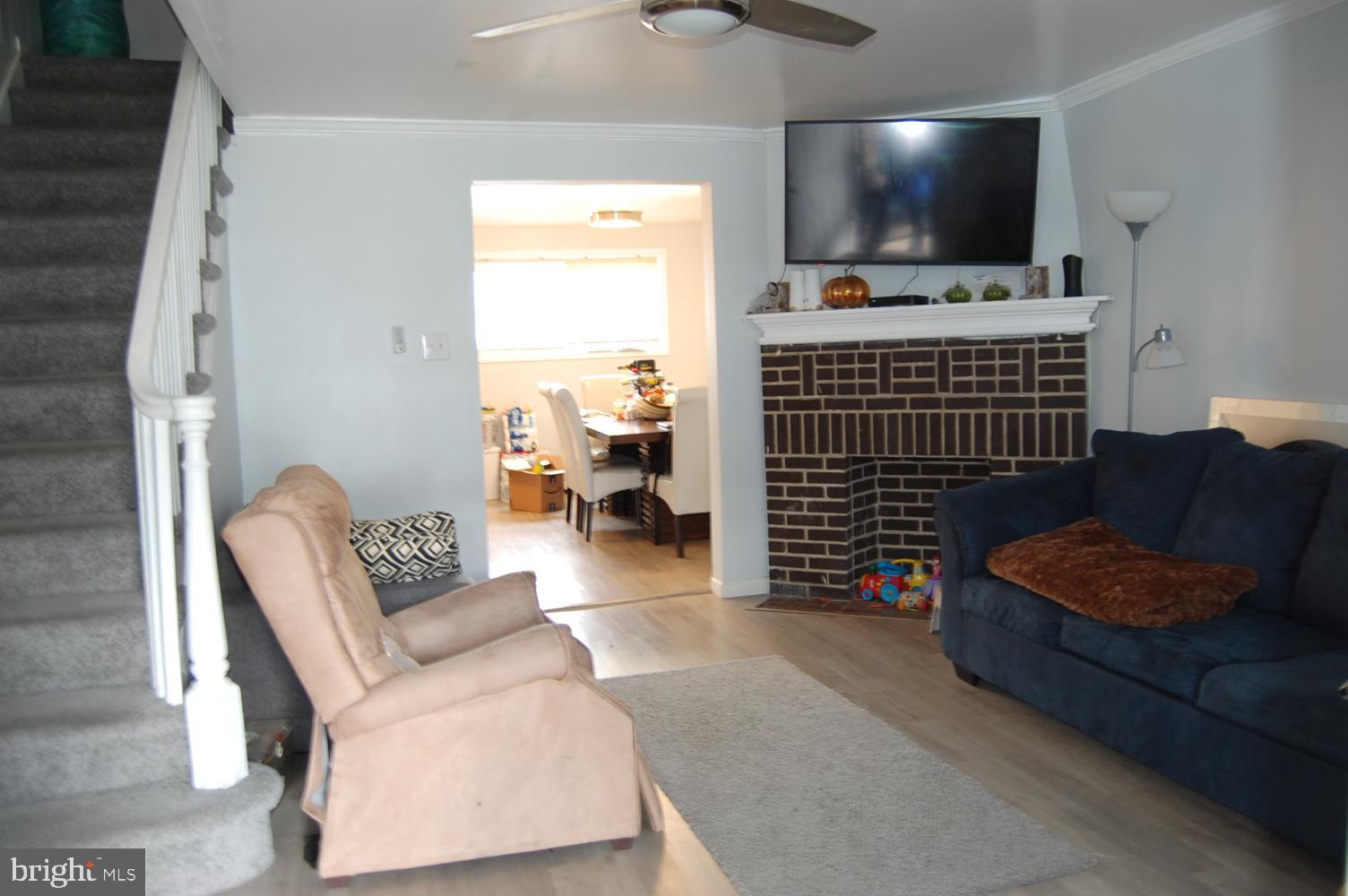 7049 Radbourne Road Upper Darby, PA 19082 - Photo 3 of 13 House LR