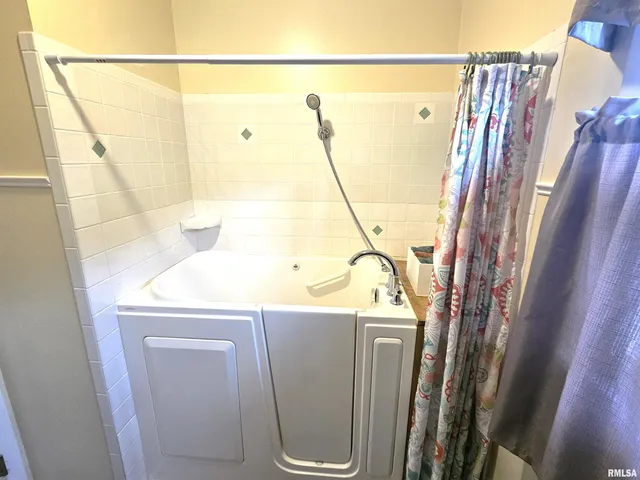 $174,900 | 145 Halfmoon Street, Lincoln, IL 62656