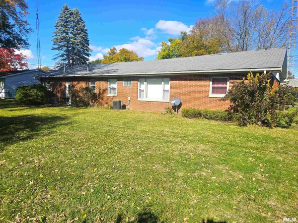 $155,000 | 145 Halfmoon Street, Lincoln, IL 62656