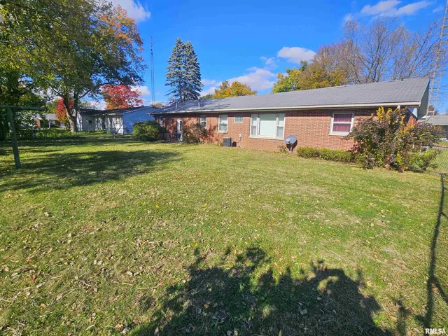 $174,900 | 145 Halfmoon Street, Lincoln, IL 62656