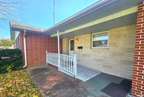 $155,000 | 145 Halfmoon Street, Lincoln, IL 62656