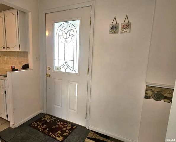 $174,900 | 145 Halfmoon Street, Lincoln, IL 62656