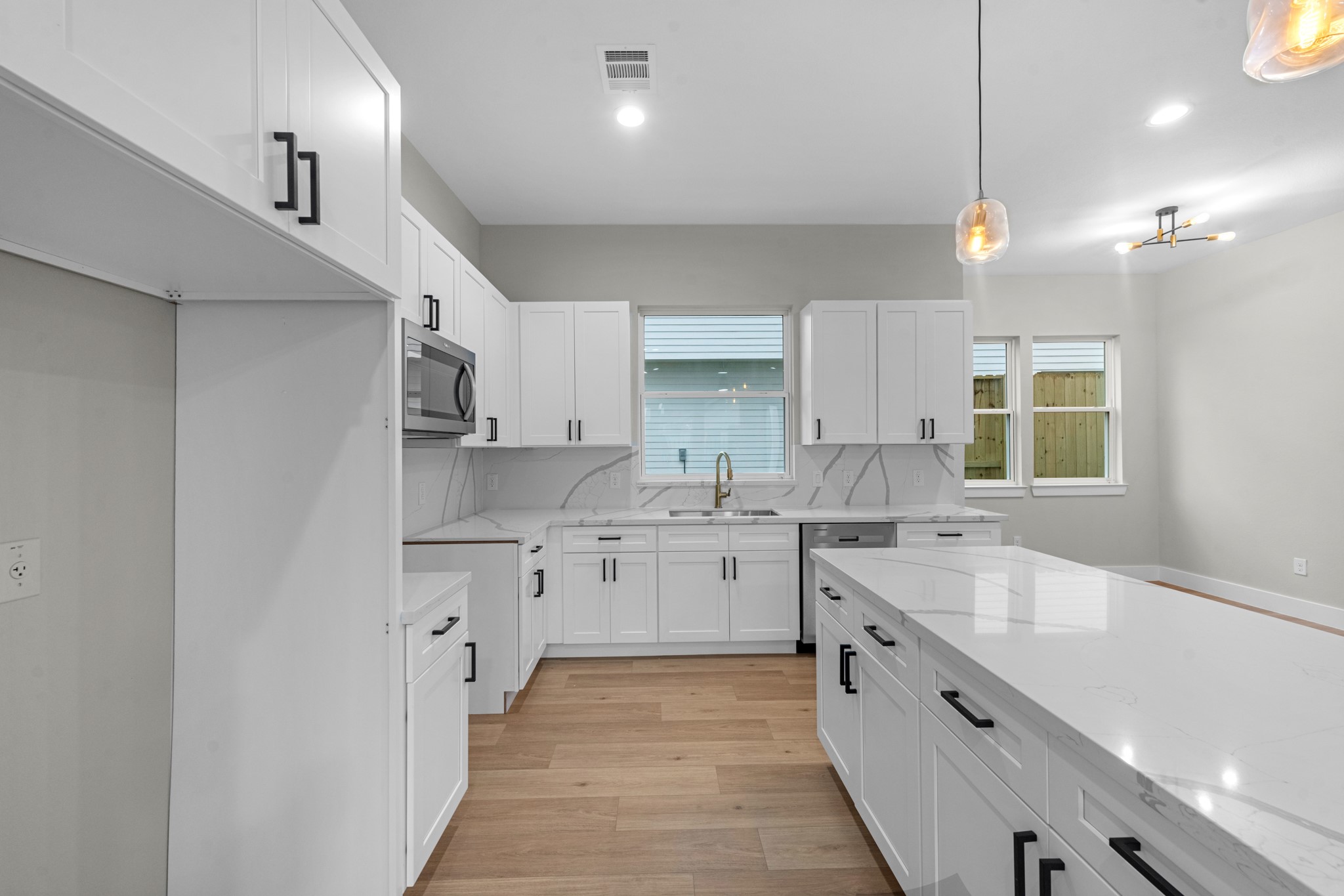 2348 Delafield Street Houston, TX 77023 - Photo 8 of 24