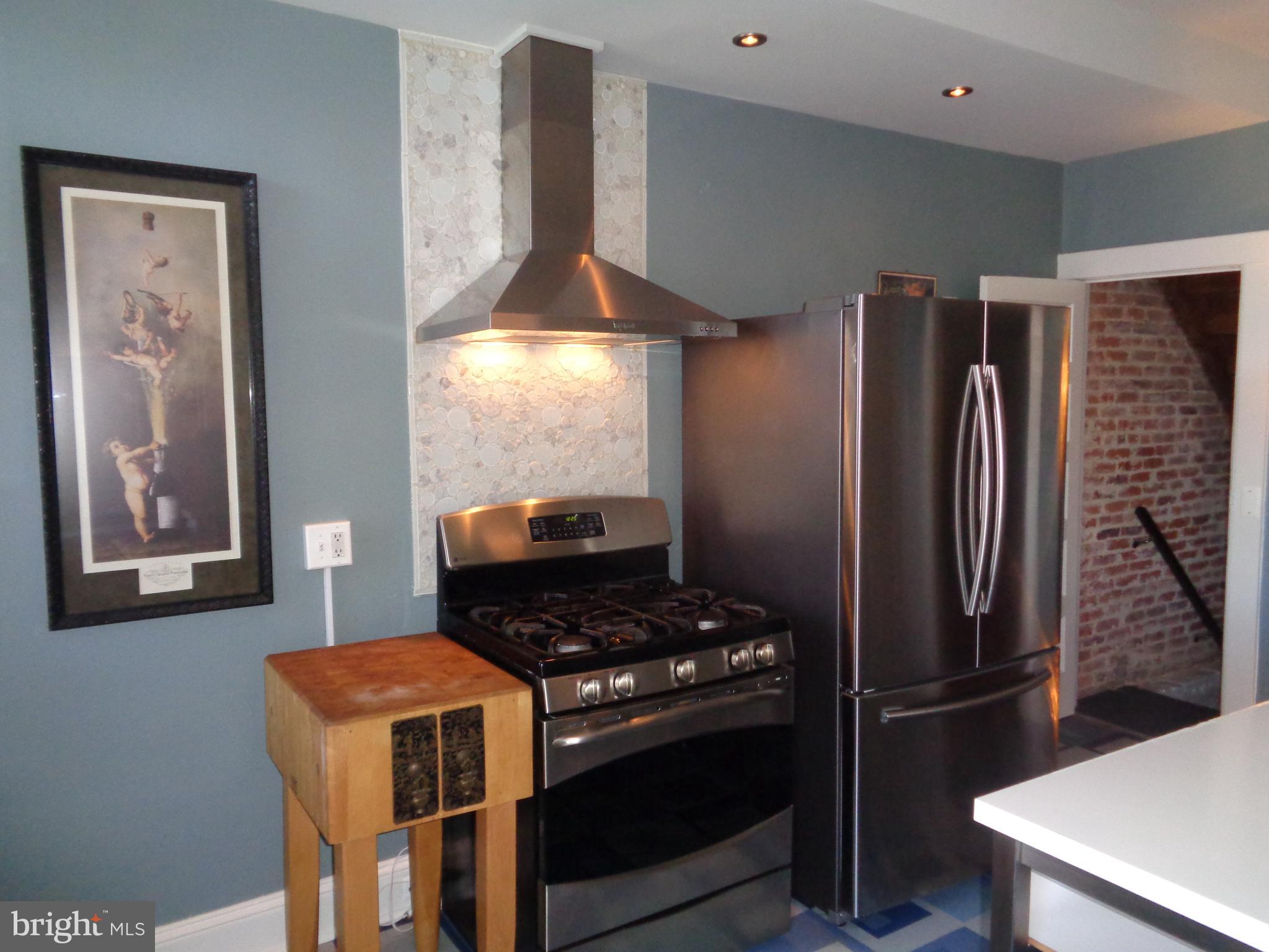 4024 Falls Road Baltimore, MD 21211 - Photo 21 of 68 Gas stove with vent to exterior
