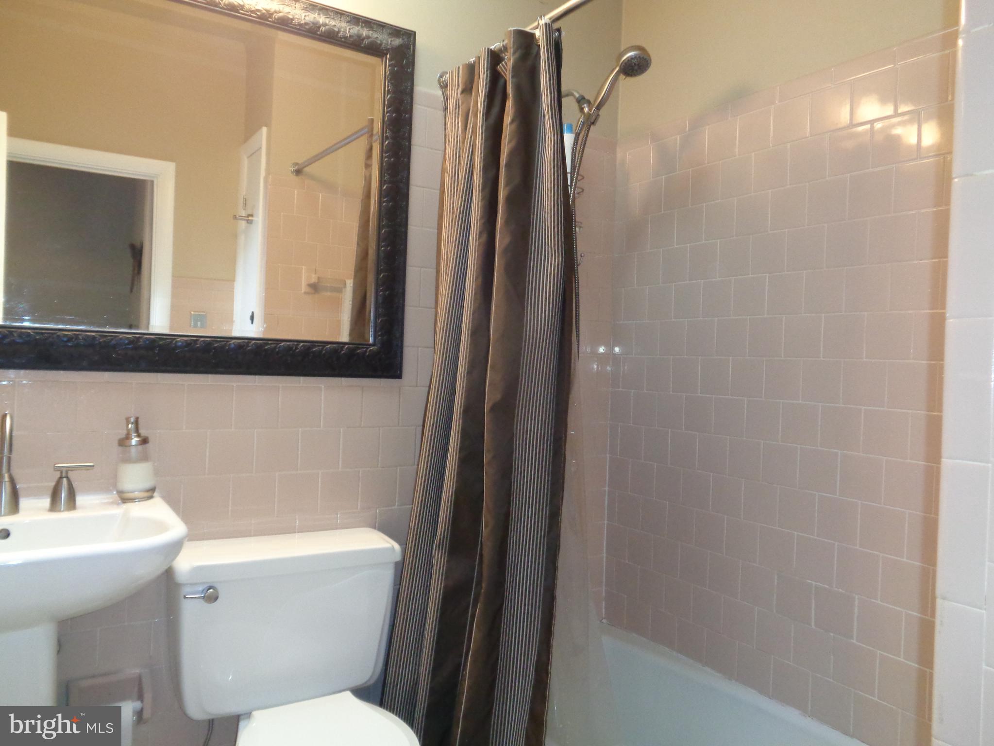 4024 Falls Road Baltimore, MD 21211 - Photo 39 of 68 Upstairs Bath