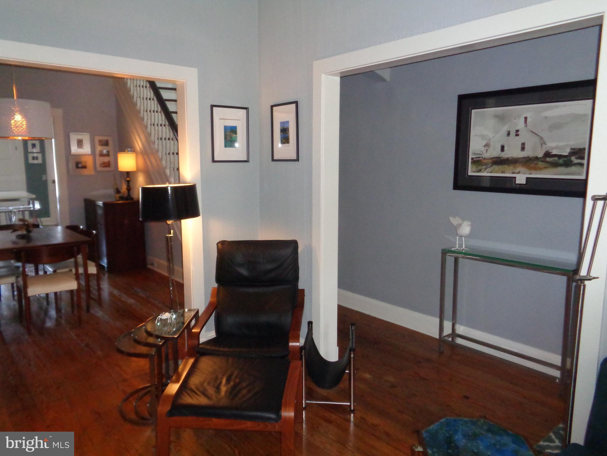 4024 Falls Road Baltimore, MD 21211 - Photo 6 of 68 Living Room with 9' Ceiling
