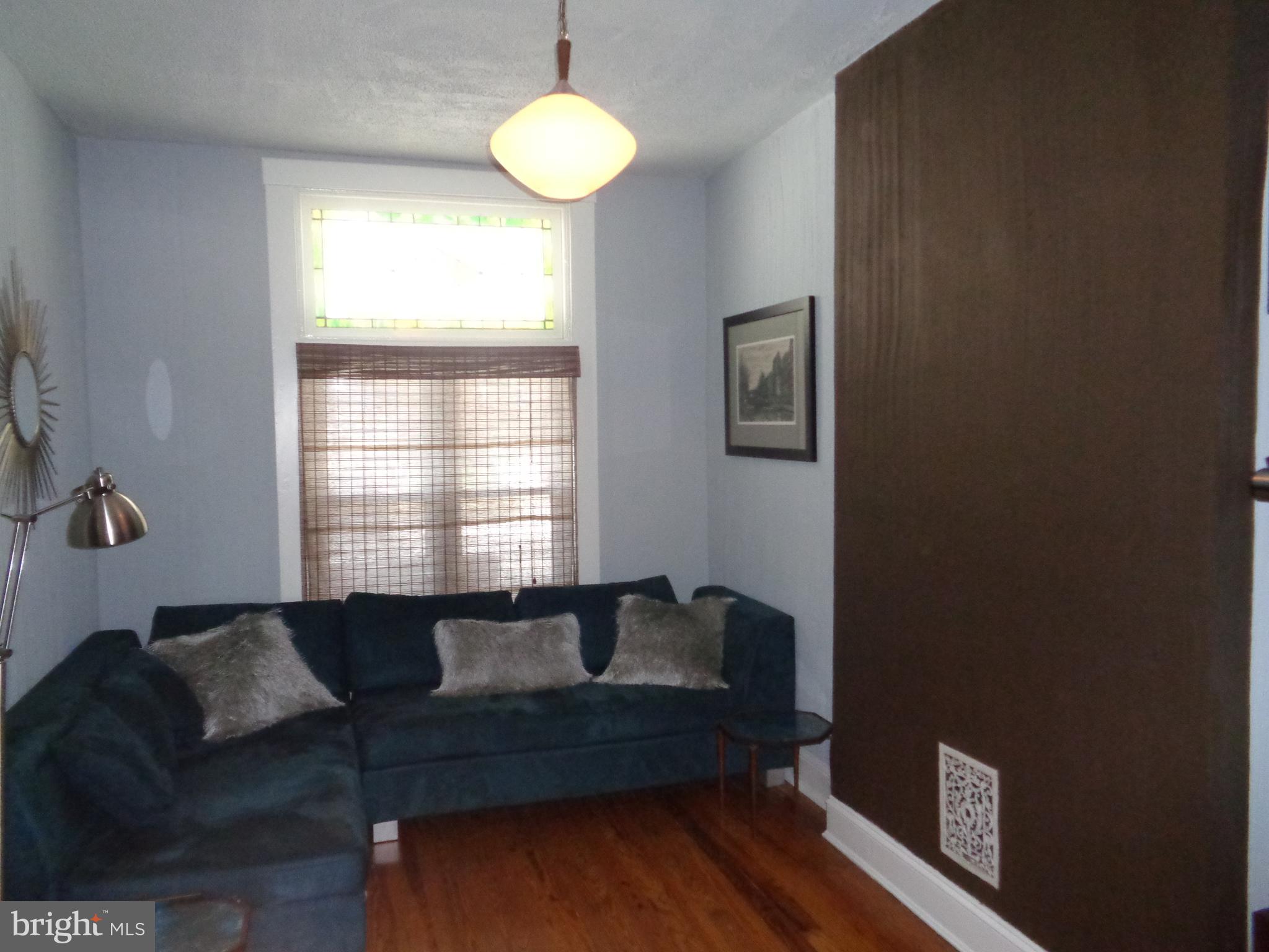 4024 Falls Road Baltimore, MD 21211 - Photo 8 of 68 Living Room