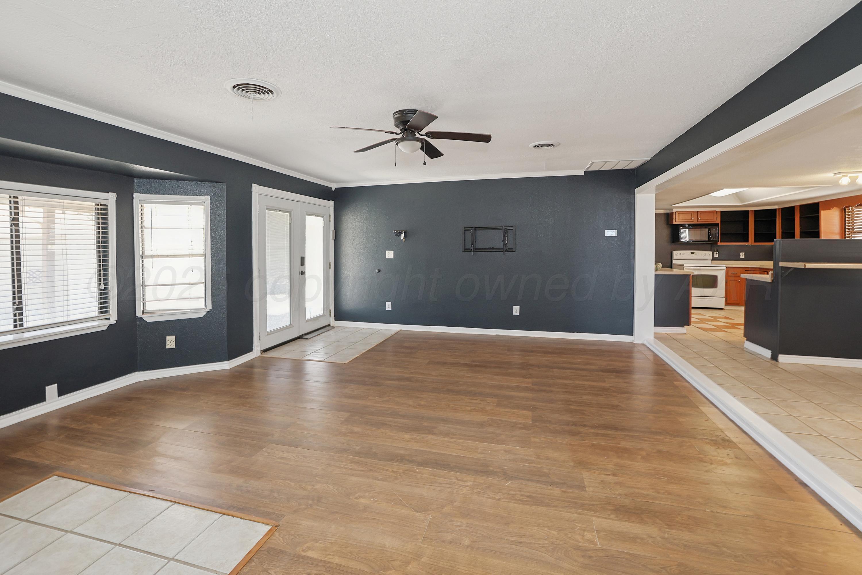 14200 Savannah Road Amarillo, TX 79118 - Photo 4 of 34 a view of a livingroom with a ceiling fan and window