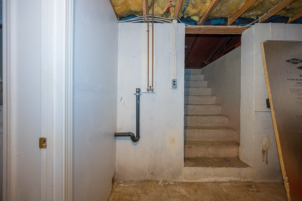 25 Agate Avenue Worcester, MA 01604 - Photo 29 of 34 a view of walk in closet