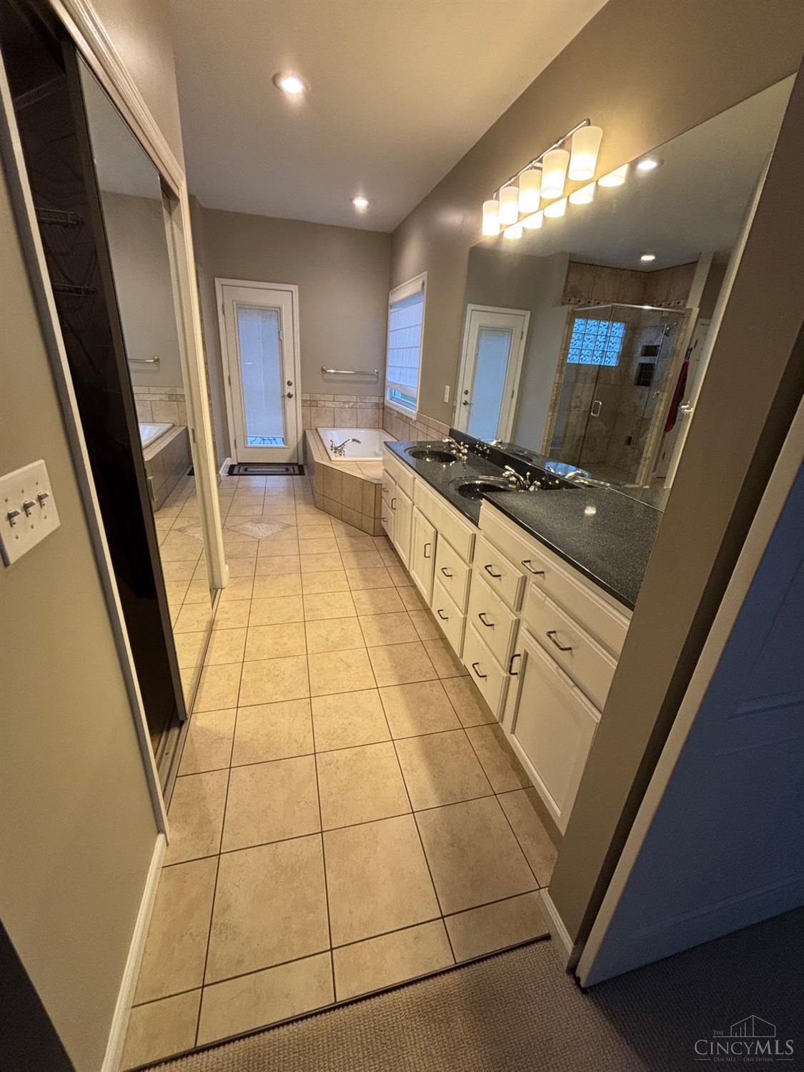 4510 Hamilton Mason Road Hamilton, OH 45011 - Photo 34 of 58 master bathroom with walk in closest to left